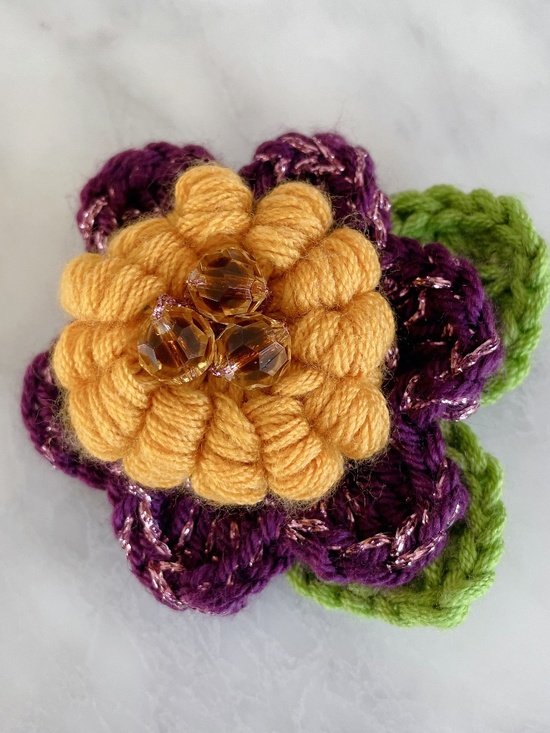 3D handmade crochet flower brooch - Picture 1 of 6